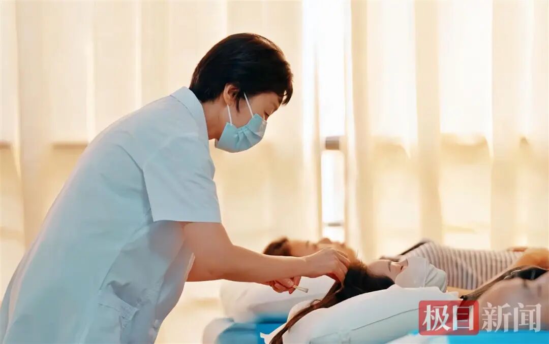 周仲瑜工作照 (1).jpg