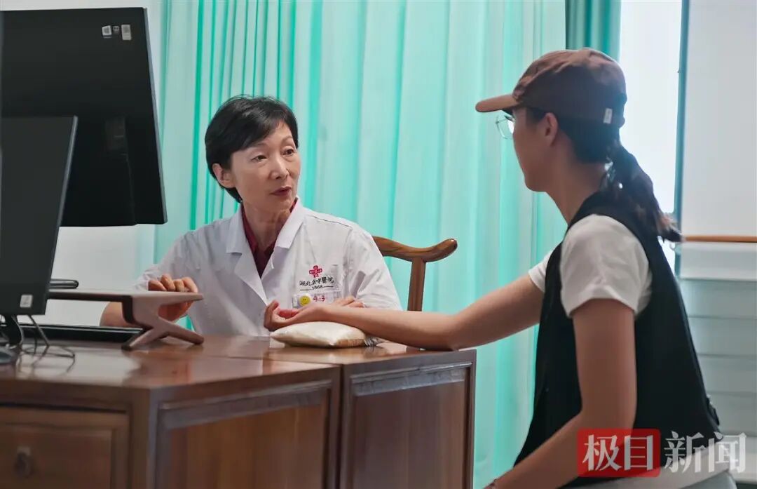 周仲瑜工作照 (6).jpg